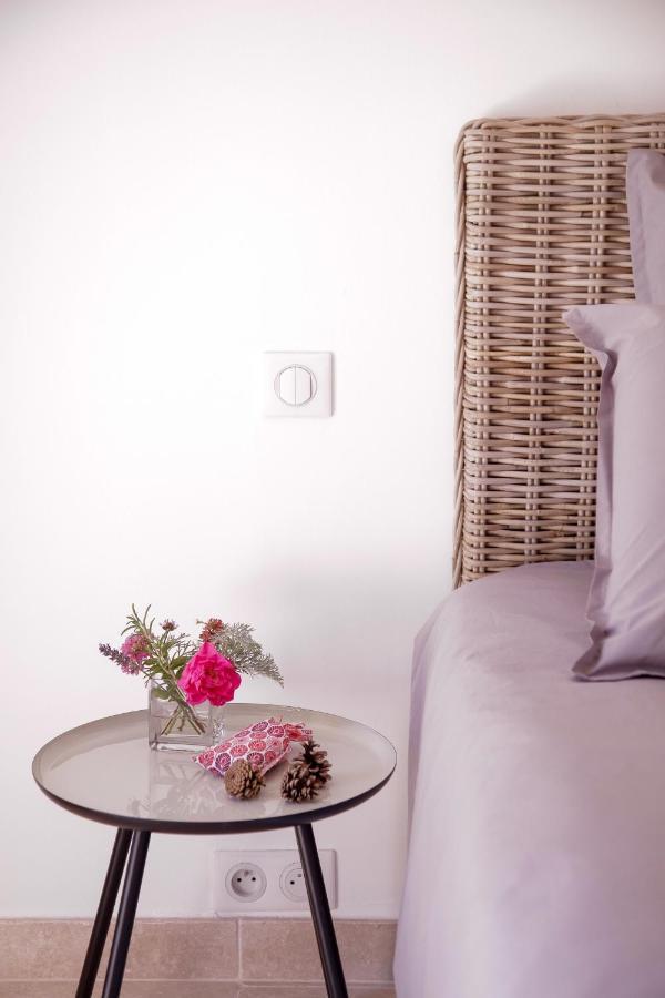 La Figue Noire Bed and Breakfast Caromb Εξωτερικό φωτογραφία
