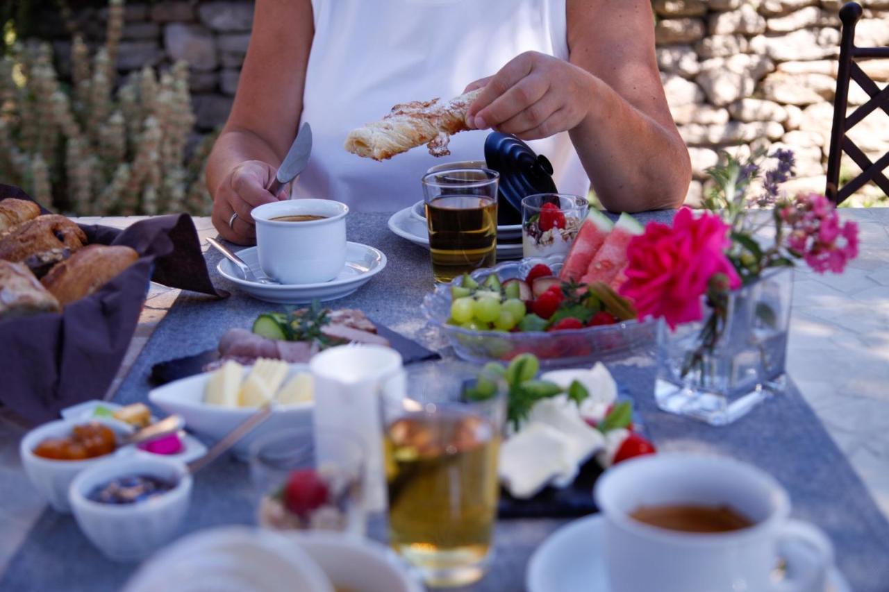 La Figue Noire Bed and Breakfast Caromb Εξωτερικό φωτογραφία