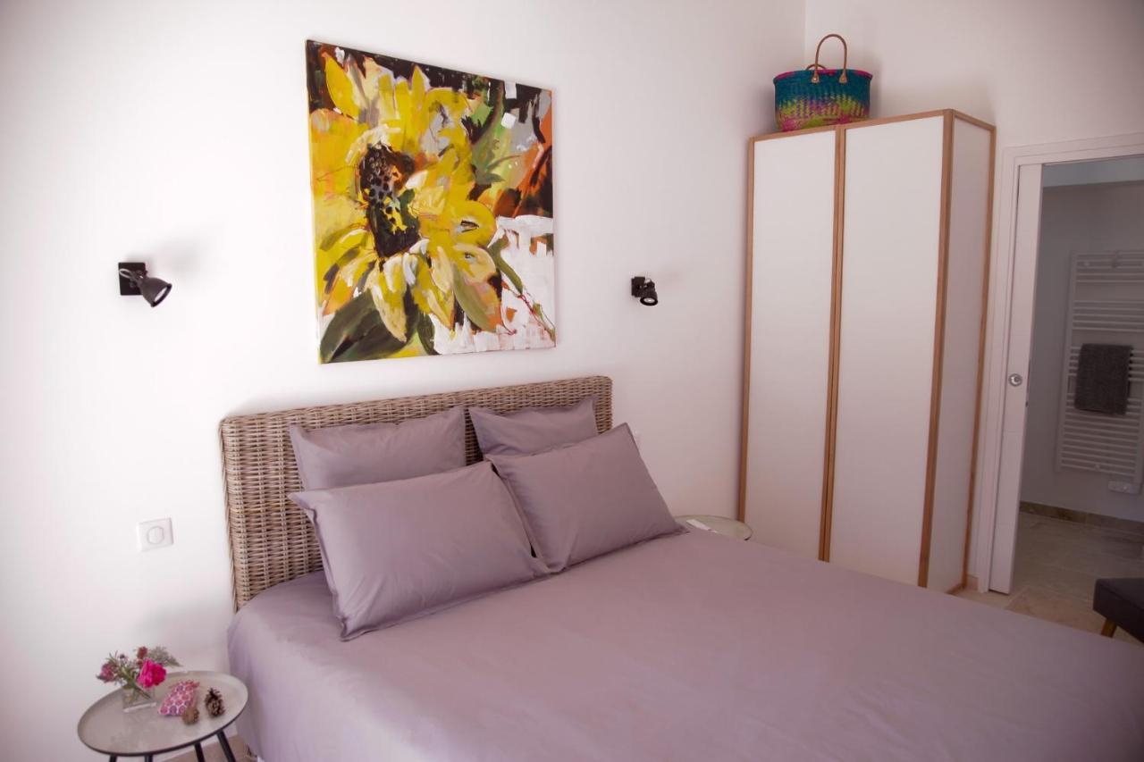 La Figue Noire Bed and Breakfast Caromb Εξωτερικό φωτογραφία