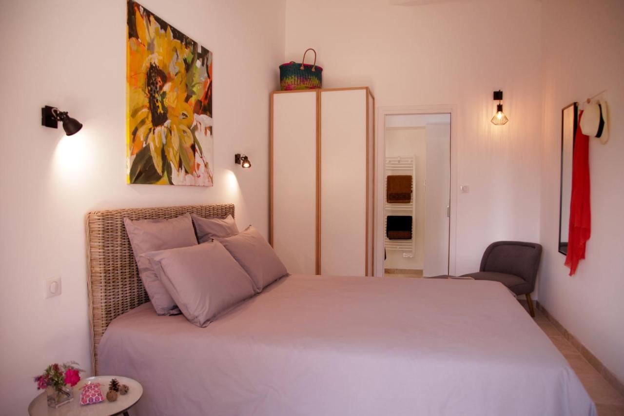 La Figue Noire Bed and Breakfast Caromb Εξωτερικό φωτογραφία